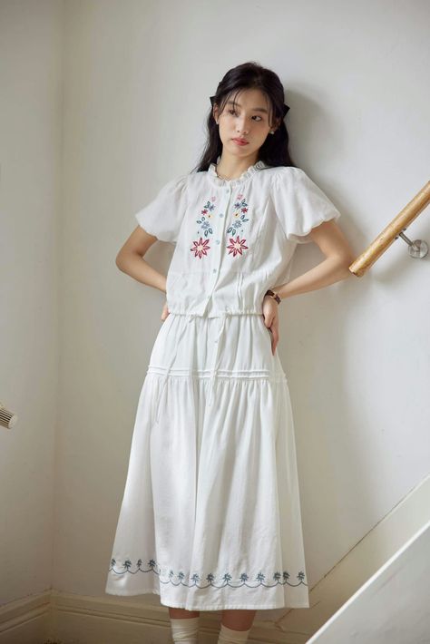 Japanese Womens Fashion Casual, Young Mom Fashion, Japanese Fashion Women, Neat Casual Outfits, Looks Pinterest, Mom Outfit, Modesty Outfits, Fashion Top Outfits, Mom Fashion