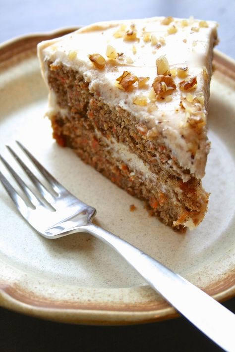 Carrot Cake Frosting, Easter Carrot Cake, Maple Cream Cheese Frosting, Pecan Pie Cake, Maple Cream Cheese, Maple Frosting, White Birthday Cakes, Easter Dishes, Orange Cake Recipe