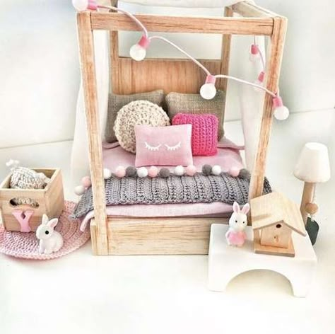 Doll House Accesories, Macrame Baskets, Four Poster Beds, Dollhouse Modern, Poster Beds, Barbie Bedroom, Barbie House Furniture, Cute Products, Diy Barbie House