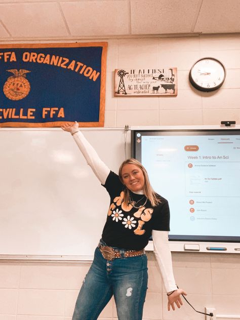 Ffa Teacher Outfits, Agriculture Teacher Outfits, Ag Teacher Aesthetic, Ag Classroom Ideas, Ag Teacher Classroom Ideas, Modest Outfits Fall, Ffa Teacher, Ag Teacher Outfits, Agriculture Classroom