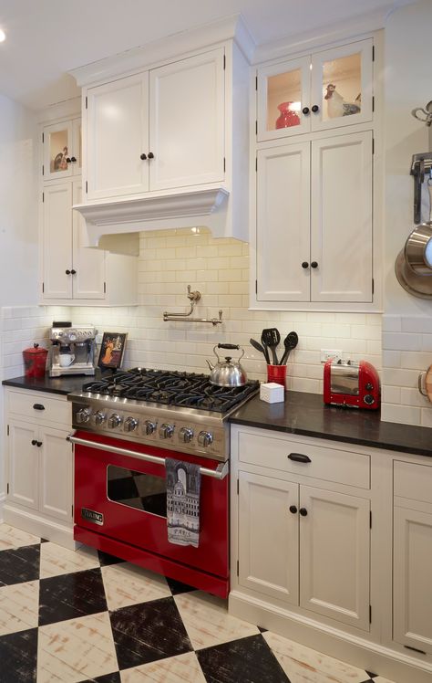 Kitchen With Red Stove, Red Accent Kitchen Decorating Ideas, Yellow Red Kitchen, Black White Red Kitchen, Kitchen With Red Accents, Modern Red Kitchen, Red Farmhouse Kitchen, Red Kitchen Accents, Red White Kitchen