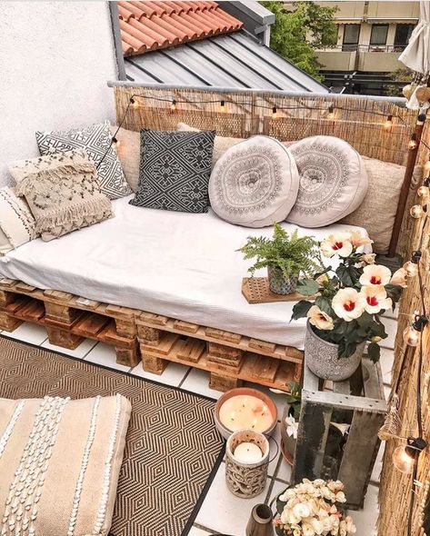 15 Beautiful Ways To Decorate A Balcony And Make It Feel Like a Part Of The Home Klein Balkon Decor, Tiny Patio, Balcon Mic, Living Apartment, Decorating Apartment, Small Patio Decor, Balkon Decor, Apartment Hacks, Small Balcony Design