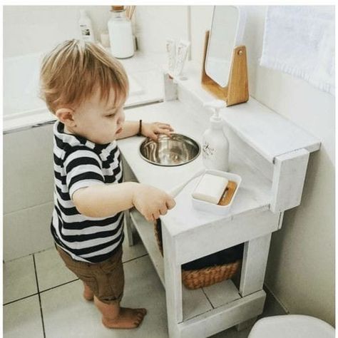 Montessori Self Care Station, Montessori Self Care, Camera Montessori, Self Care Station, Playroom Montessori, Montessori Toddler Rooms, Toddler Bathroom, Peach Bathroom, Montessori Parenting