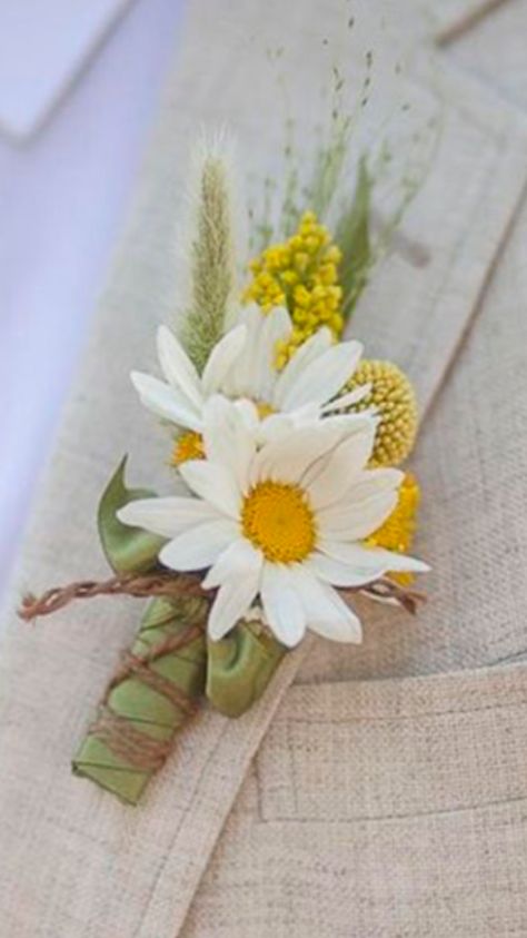 Daisy Boutineer, Daisy Boutonniere, Yellow White Wedding, Prom Bouquet, White Boutonniere, Boutonniere Wedding, Boutonniere, Yellow White, Spring Wedding