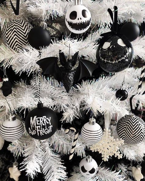 Viral Goth Daily🖤🥀🌙 on Instagram: “🖤🌔🌕🌖🖤 by : @rosie.bud Follow @viralgothdaily . . . . #gothgoth #gothgirl #gothstyle #gothmodel #grunge #gothmakeup  #alternativefashion…” Gothic Christmas Aesthetic, Christmas Wishlist Ideas, Black Christmas Decorations, Nightmare Before Christmas Tree, Nightmare Before Christmas Decorations, Wishlist Ideas, Creepy Christmas, Dark Christmas, Adornos Halloween