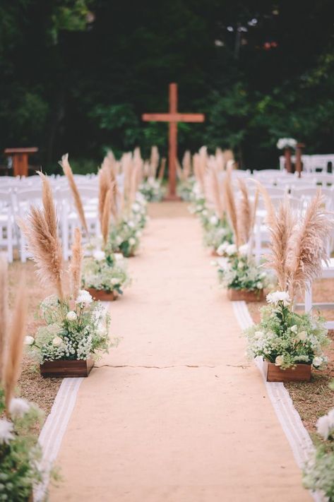 Nikka Wedding, Wedding Church Decor, Rusting Wedding, Forest Setting, Rustic Garden Wedding, Rustic Wedding Backdrops, Rustic Modern Wedding, Church Wedding Decorations, Garden Wedding Reception