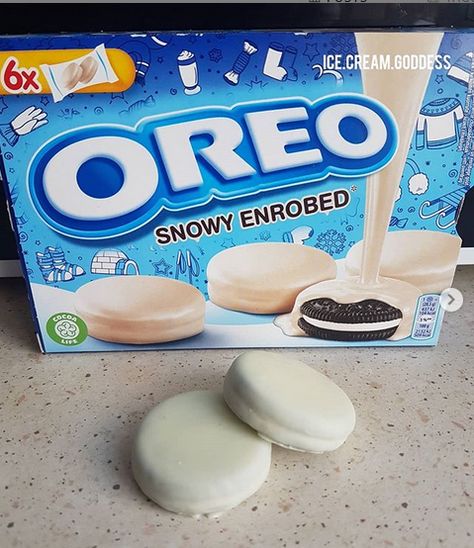 White Oreos, Oreo White Chocolate, Oreo Original, White Chocolate Covered Oreos, Snack Bin, Oreo Cookie Flavors, White Chocolate Oreos, White Chocolate Covered, Oreo Flavors