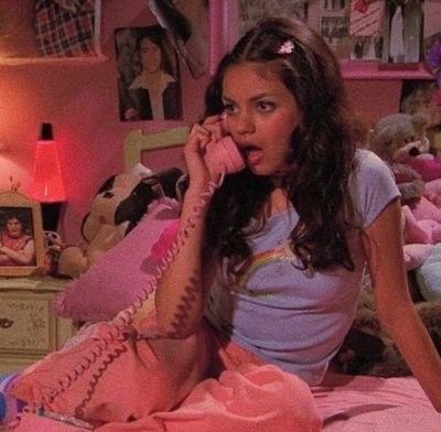 That 70's show Jackie That 70s Show, Jackie Burkhart, Iconic Movie Characters, 70s Show, Iconic Outfits, 70 Show, 70s Hair, 70s Aesthetic, That 70s Show