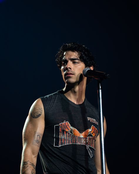 Joe Jonas Mustache, Joe Jonas Hot Pics, Joe Jonas 2000s, Joe Jonas The Tour, Joe Jonas Tattoos, Jonas Brothers The Tour, Jo Jonas, Young Nick Jonas, Joe Jonas Aesthetic