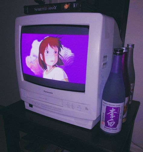 13,8 mil curtidas, 72 comentários - anime aesthetics•💜 (@animetrical) no Instagram: “spirited away or princess mononoke?💜” Box Tv Aesthetic, Crt Tv Aesthetic, Vhs Tv, Y2k Tv, 90s Tech, Harlem Apartment, Tv Aesthetic, Crt Tv, Tech Aesthetic