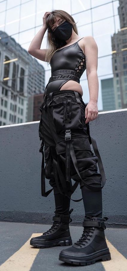 Love the full black look to this cyber street wear. Espially with the suspenders. Source: @imtaylorrae on instagram #cyberpunk #cyberwear #cybergoth #streetwear #cyber #aesthetic #cyberaesthetic #black #dark #hair #hairstyles #future #futuretech #futureboards #taylorrae #streetstylefashion #city #street Future Tech Outfit, Cyberpunk Jacket Female, Cyberwear Fashion Women, Cyberpunk Womens Fashion, Futuristic Goth Aesthetic, Scifi Outfit Aesthetic, Cyberpunk Pants Female, Cyberpunk Grunge Outfit, Urban Cyberpunk Fashion