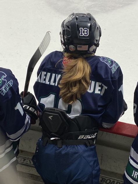 Hockey Women Aesthetic, Womens Ice Hockey Aesthetic, Ice Hockey Women, Womens Hockey Aesthetic, Girls Hockey Aesthetic, Female Hockey Player Aesthetic, Ice Hockey Aesthetic Girl, Hockey Girl Aesthetic, Female Ice Hockey