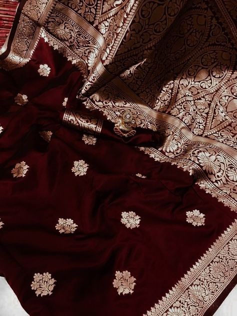 Etsy Saree, Jari Saree, Dress Sharara, Sari Fashion, Maroon Saree, Bengali Bride, Cotton Silk Saree, Indian Saree Blouse, Border Saree