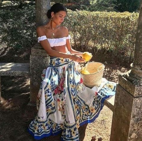 Spanish Skirt Outfit, Mexican Photoshoot, Turkey Fits, Mexico Trip Outfits, Mexico Photoshoot, Fancy Wardrobe, Cabo Trip, Latina Baddie, Latina Aesthetic