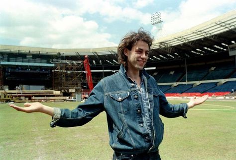 Live Aid In Photos: July 13 1985 - Flashbak Bob Geldof Live Aid, Bob Geldof 80s, Boomtown Rats, The Boomtown Rats, Live Aid 1985, Fatherless Behavior, Bob Geldof, Live Aid, Celebrity Baby