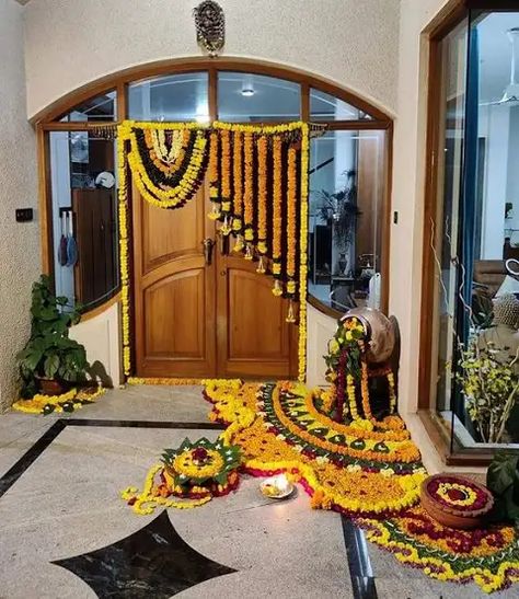 House Warming Ceremony Decoration, Pongal Decoration, House Warming Decoration, Leaf Decor Wedding, Mandir Decoration, Welcome Home Decorations, Home Flower Decor, Ganpati Decoration At Home, Door House