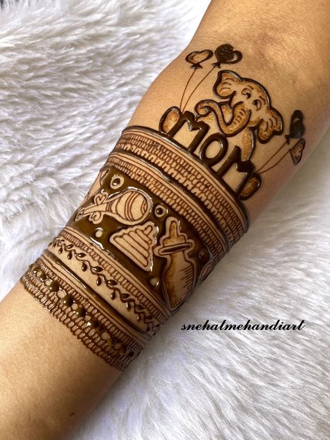 Baby Shower Mehandi Designs Easy, Baby Shower Henna Design, Baby Shower Mehandi Designs, Baby Shower Mehendi Designs Latest, Baby Shower Mehndi Designs Hand, Baby Mehandi, Bridesmaid Mehendi, Baby Shower Mehendi Designs, Mehndi Classes