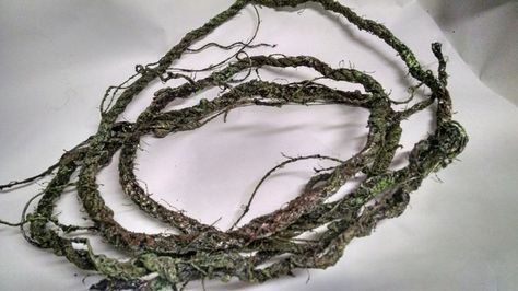 Tutorial- Waterproof flexible vines for cheap using rope and great stuff Swamp Theme, Vine Decoration, Dart Frogs, Pumpkin Vine, Snake Tank, Aquascape Design, Stranger Things Halloween, Diy Props, Haunted Forest