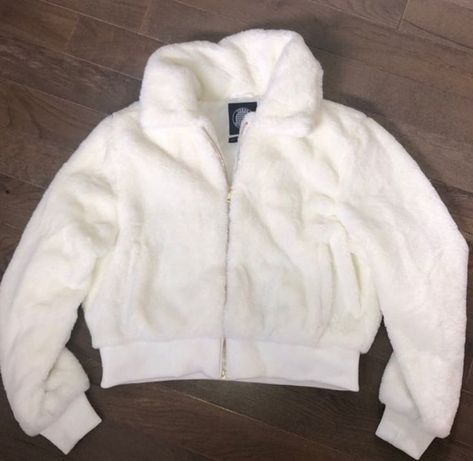 White Fluffy Jacket Outfit, Cropped Fluffy Jacket, Fluffy White Jacket, White Fluffy Jacket, Trendy Jackets For Women, White Jacket Outfit, White Cropped Jacket, Fluffy Jacket, Trendy Jackets