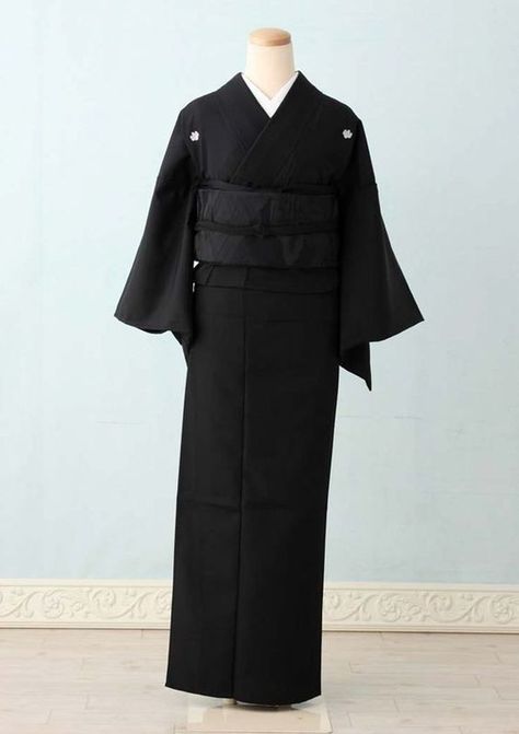 Your work is excellent. Thank you. Black Kimono Traditional, Types Of Kimono, Nirvana Dress, Yukata Women, Japanese Kimono Fashion, Kimono Traditional, Japanese Traditional Clothing, Outfit References, Formal Clothes