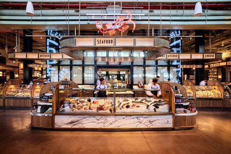 5 food halls in New York City to explore food from around the world - Laura Peruchi | NYC Dunkin' Donuts, Tin Building, Roman And Williams, Fast Casual, Artisan Cheese, Sushi Bar, Food Hall, Nova York, Private Dining