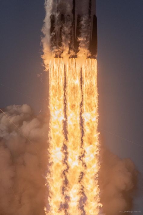 Photo of yesterday’s Falcon Heavy launch. : pics Spacex Falcon Heavy, Nasa Vintage, Falcon Heavy, Space Launch, Space Rocket, Space Program, Space Nasa, Progress Pictures, Space Flight