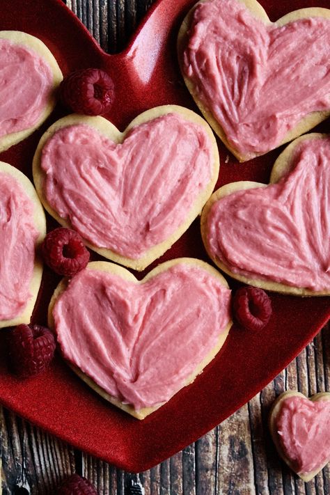 Soft Cutout Sugar Cookies, Cookie Icing That Hardens, Buttercream Sugar Cookies, Icing That Hardens, Raspberry Buttercream Frosting, Raspberry Frosting, Cookie Icing Recipe, Raspberry Buttercream, Raspberry Cookies