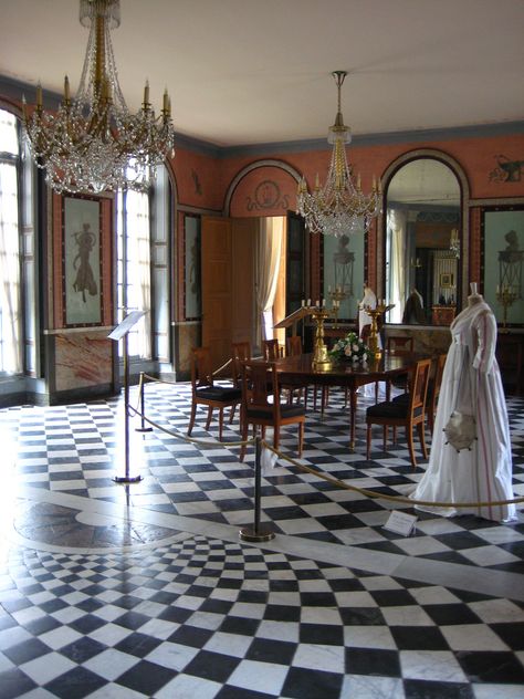 Chateau De Malmaison, Georgian Interiors, Classic French Style, Old Mansions, Style Français, French History, Chateau France, Antique Interior, Louis Xiv