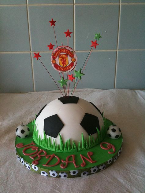 Small Football Cake by Cakes by Jordana, via Flickr Football Themed Cakes, Football Birthday Cake, Soccer Cake, Sport Cakes, Football Cake, Girl Cupcakes, Kids Party Food, Themed Birthday Cakes, Birthday Party Food