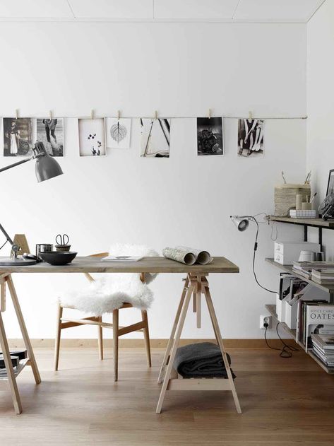 7 alternative art display ideas to bring your walls to life - DIY home decor - Your DIY Family Ruangan Studio, Decor Studio, Creative Workspace, Wooden Floors, Workspace Inspiration, Office Workspace, Design Del Prodotto, A Desk, Design Lab