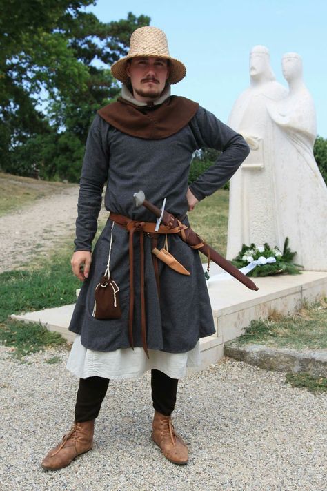 Medieval Peasant Clothing Men, Medieval Modern Fashion, Medieval Peasant Clothing, Medieval Merchant, Shepherd Clothing, 13th Century Clothing, 14th Century Clothing, Peasant Clothing, Mens Garb