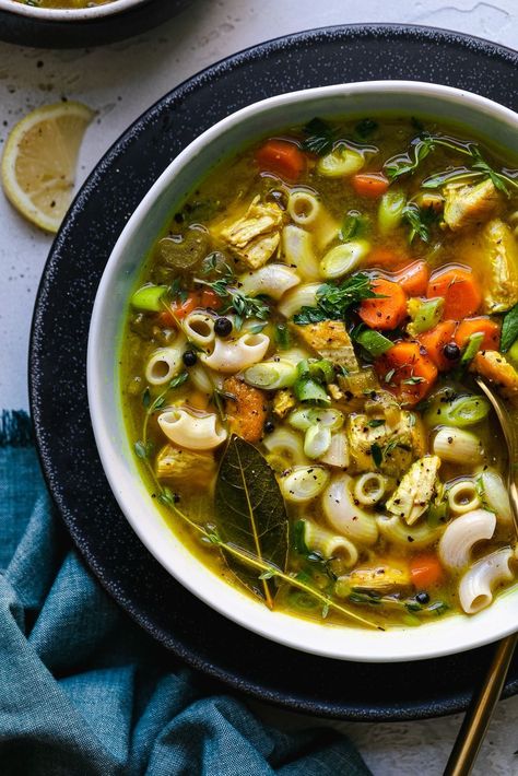 Healing Ginger Lemon Turmeric Chicken Noodle Soup #QuickHealthyDinner Lemon Chicken Noodle Soup, Lemon Ginger Chicken, Ginger Chicken Soup, Soup Winter, Turmeric Chicken, Chicken Noodle Soup Easy, Cabbage Soup Diet, Ginger Chicken, Chicken Breast Seasoning