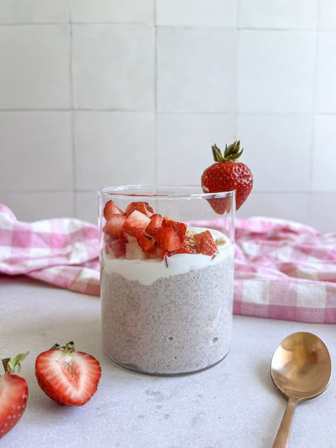 Strawberry Cheesecake Chia Pudding (Blended) Chia Pudding Protein, Chia Pudding With Strawberries, Blended Chia Pudding, Chia Seed Pudding Strawberry, Strawberry Chia Pudding Recipes, Strawberry Shortcake Chia Pudding, Strawberries And Cream Chia Pudding, Strawberry Cheesecake Chia Pudding, Strawberry Chia Yogurt