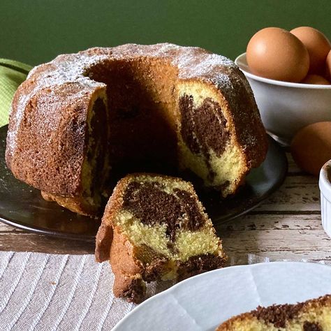 Marble Bundt Cake Recipe, Pomegranate Cake, Marble Bundt Cake, Recipes From Italy, Bundt Cake Recipe, Italian Cake, Bundt Cake Pan, Warm Cake, Italian Home