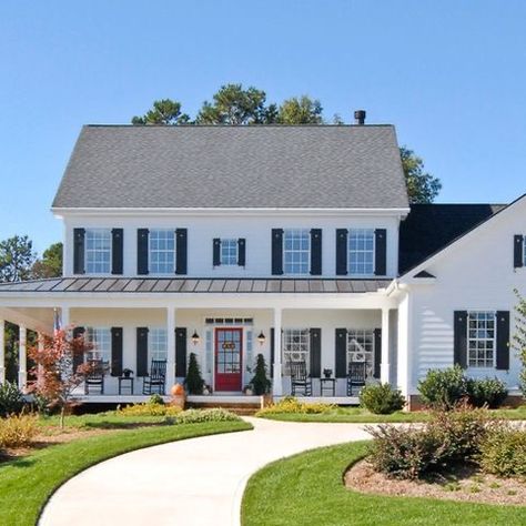 I like the wrap around porch on this colonial style home American Farmhouse Exterior, Farmhouse Colonial, Farmers Porch, Front Porch Addition, Colonial House Exteriors, Exterior House Renovation, House Addition, House Front Porch, Colonial Farmhouse