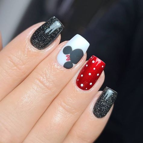 Christmas In Disney World, Christmas In Disney, Disney Gel Nails, Simple Disney Nails, Disney World Nails, Christmas Minnie Mouse, Disney Themed Nails, Disney Christmas Nails, Not Jealous