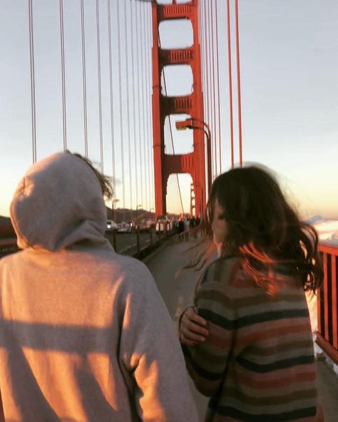 San Francisco Aesthetic Couple, Couples In San Francisco, Golden State Bridge Aesthetic, Golden Gate Bridge Couple Pictures, San Francisco Couple Pictures, Golden Gate Bridge Picture Ideas, Golden Gate Bridge Aesthetic, San Francisco Couple, San Francisco Aesthetic