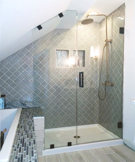 Frameless shower for sloped ceiling bathroom Slanted Ceiling Bathroom, Sloped Ceiling Bathroom, Attic Shower, White Subway Tile Shower, Small Attic Bathroom, Loft Bathroom, Slanted Ceiling, Attic Bathroom, Bad Inspiration