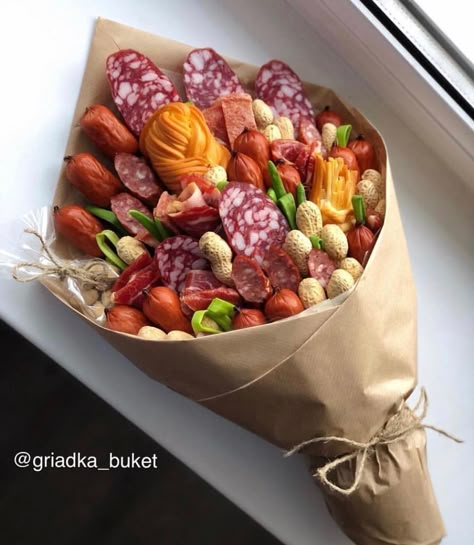 Meat Bouquet, Mothers Day Brunch Ideas, Summer Brunch Recipes, French Toast Brunch, Fruit Bouquet Ideas, Vegetable Bouquet, Food Bouquet, Edible Bouquets, Sweet Bouquet