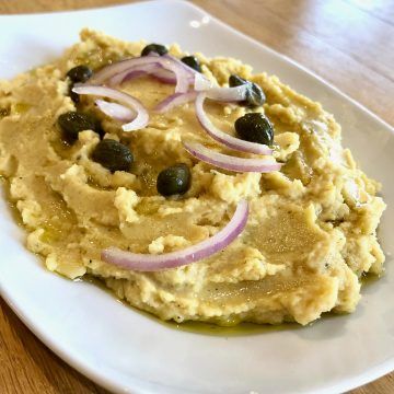 Authentic Greek Fava recipe (Yellow Split Peas Puree) Fava Recipe, Peas Puree, Skordalia Recipe, Greek Fava, Greek Dip, Easy Hummus Recipe, Greek Appetizers, Hummus Recipe Homemade, Homemade Tahini