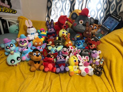 Fnaf Nostalgia, Fnaf Merch, Fnaf Plushies, Fnaf Party, Fnaf Plush, Freddy Plush, Day List, Fnaf Art, Cute Stuffed Animals