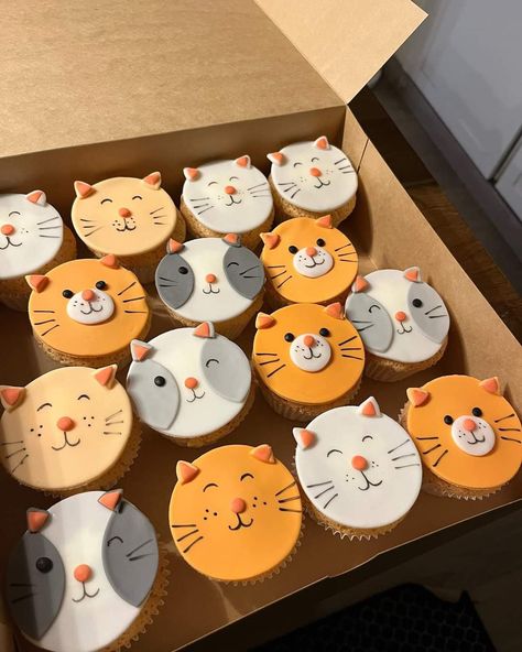 Cat Themed Treats, Cat Cakepops, Animal Cupcake, Cupcake Inspiration, Theme Cupcakes, Cupcake Decoration, Animal Cupcakes, How To Make Cupcakes, Themed Cupcakes