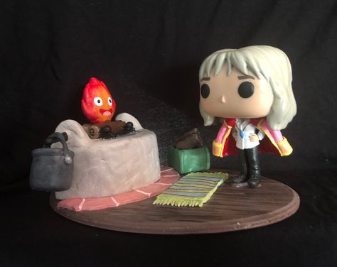 Howls moving castle custom Funko Custom Funko Pop Diy, Ponyo Anime, Pop Figurine, Howls Moving, Custom Funko Pop, Custom Funko, Funko Pop Toys, Diy Air Dry Clay, Pop Vinyl Figures