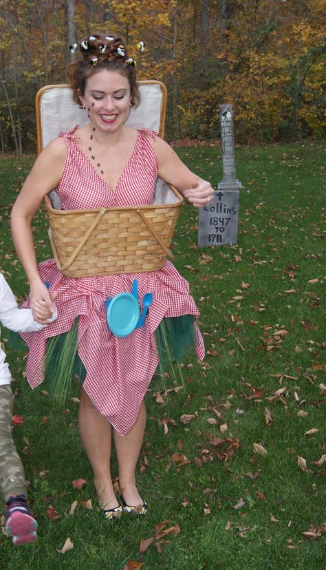 Unique homemade DIY Halloween Picnic basket costume! Cut the bottom out of an old picnic basket and slip over the dress made of gingham with green tulle & grass underneath. Plates and flatware are attached with velcro. Pipe cleaner bees buzz around your hair with plastic ants crawling up your chest and neck attached with eyelash glue. Picnic Halloween Costume, Picnic Costume, Diy Picnic Table, Green Tulle, Buzz Cut, Green Hair, Cool Costumes, Costumes For Women, Pink Hair