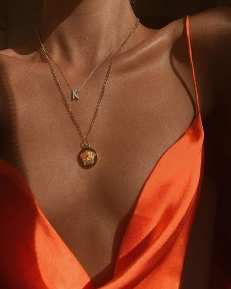 Photo #Fashion #Blog #StyleBlogger #StreetFashion #OutfitOfTheDay #OOTD #OOTDfashion #DailyLook Fashion Fotografie, Aesthetic Orange, Orange Aesthetic, Orange Crush, Aesthetic Colors, Tan Skin, Orange Fashion, New Black, Orange Color