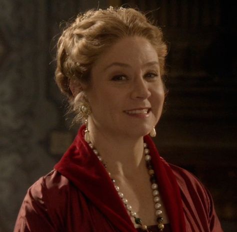 No Exit: What a beautiful smile Queen Catherine has! Megan Follows Reign, Reign Catherine, Kenna Reign Gif, Reign Serie, Greer Reign Gif, Anne Boleyn The Tudors Gif, Reign Screencaps, Megan Elizabeth, Megan Follows