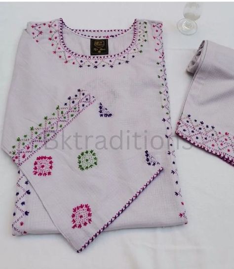 Kacha Tanka Embroidery Kurti, Kacha Tanka Embroidery, Kids Embroidery Dress, Kids Embroidery, Embroidery Kurti, Cutwork Blouse, Balochi Dress, Kurti Embroidery, Basic Mehndi