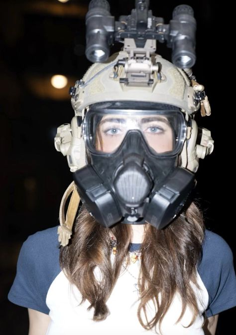 Shadow Soldier, Al Pacino Girlfriend, Private Military Contractor, M50 Gas Mask, Tactical Survival Gear, Diving Pictures, Scuba Diving Pictures, Soldier Images, Body Guards