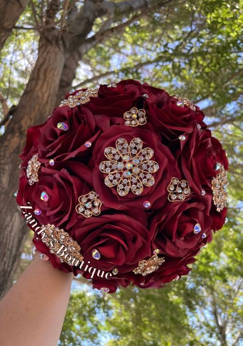 An elegant and beautiful bouquet! Customize bouquets are also available if needed. Different colors and brooches. 10inches in diameter You are welcome to message me and I will reply quick :) Hablo español 😊 Red Quinceanera Bouquet, Red Quince Bouquet, Red Quince Makeup, Burgundy Quince, Red Quince Theme, Quince Bouquet, Quinceanera Flowers, Beauty And The Beast Quince, Quince Planning