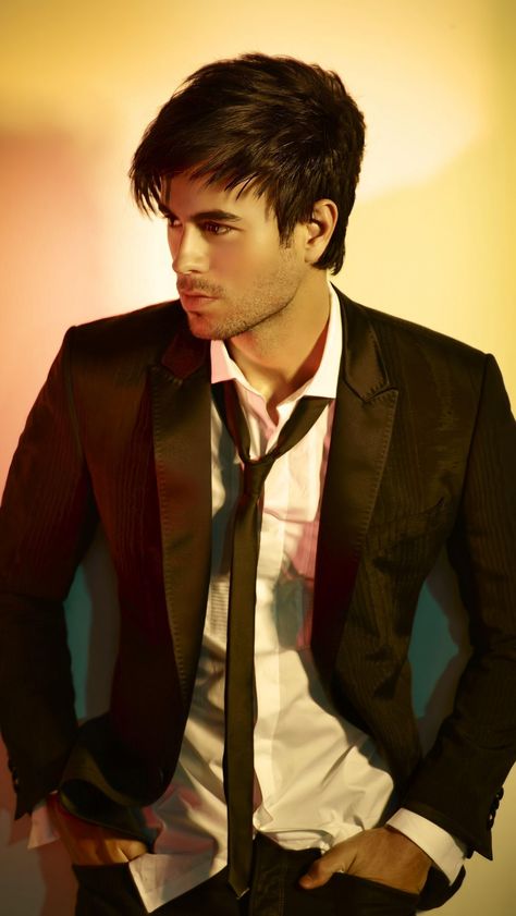 Enrique Iglesias, Celebrities Male, Favorite Celebrities, Celebrity Crush, Sri Lanka, Nasa, Beautiful People, A Man, Songwriting